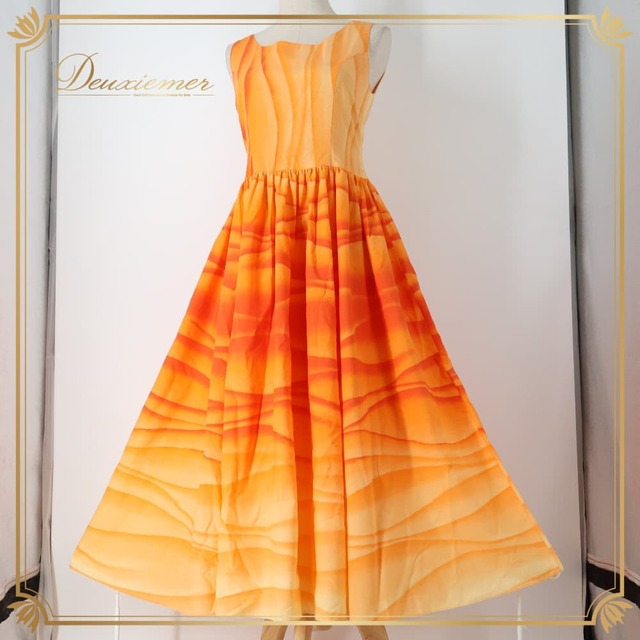 フラダンス 衣装 ワンピース ドレス オレンジ系 ククイ 日本製 Kukui ハワイアンプリント グラデーション ノースリーブ フレア アロハ フラ ダンス レッスン 練習 ダンス衣装 ハワイアンダンス レディース 華やか 鮮やか かわいい おしゃれ フレアワンピース オレンジドレス ハワイアンワンピース プリントワンピース グラデーション柄 カラフル リゾート 旅行 南国風 きれいめ 大人可愛い 上品 ノースリーブワンピース スカート フィットアンドフレア 背面ファスナー ポリエステル 綿混