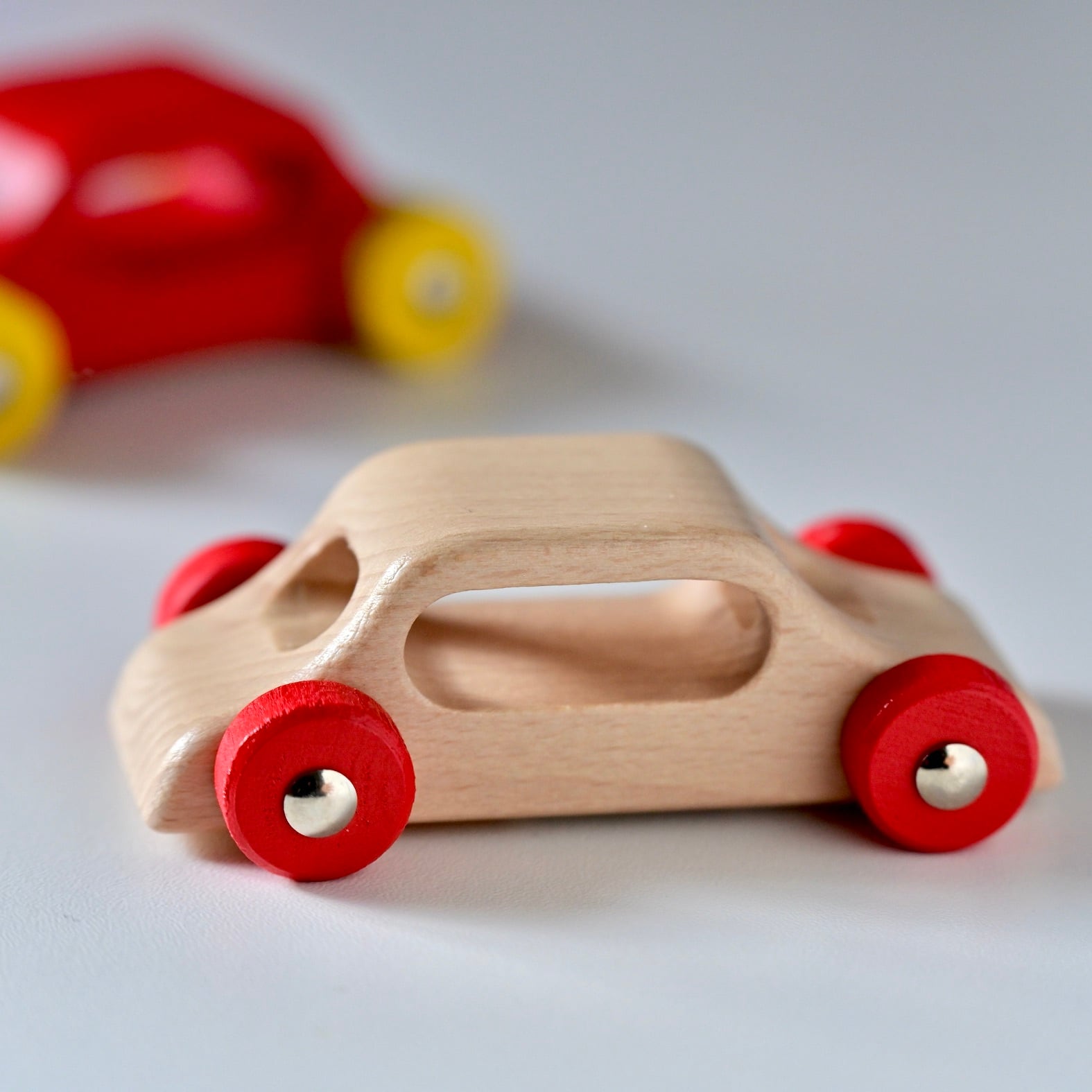 デュシマ社（ドイツ） 赤いカー(小) 9cm | casa rua［カーサ・ルア］