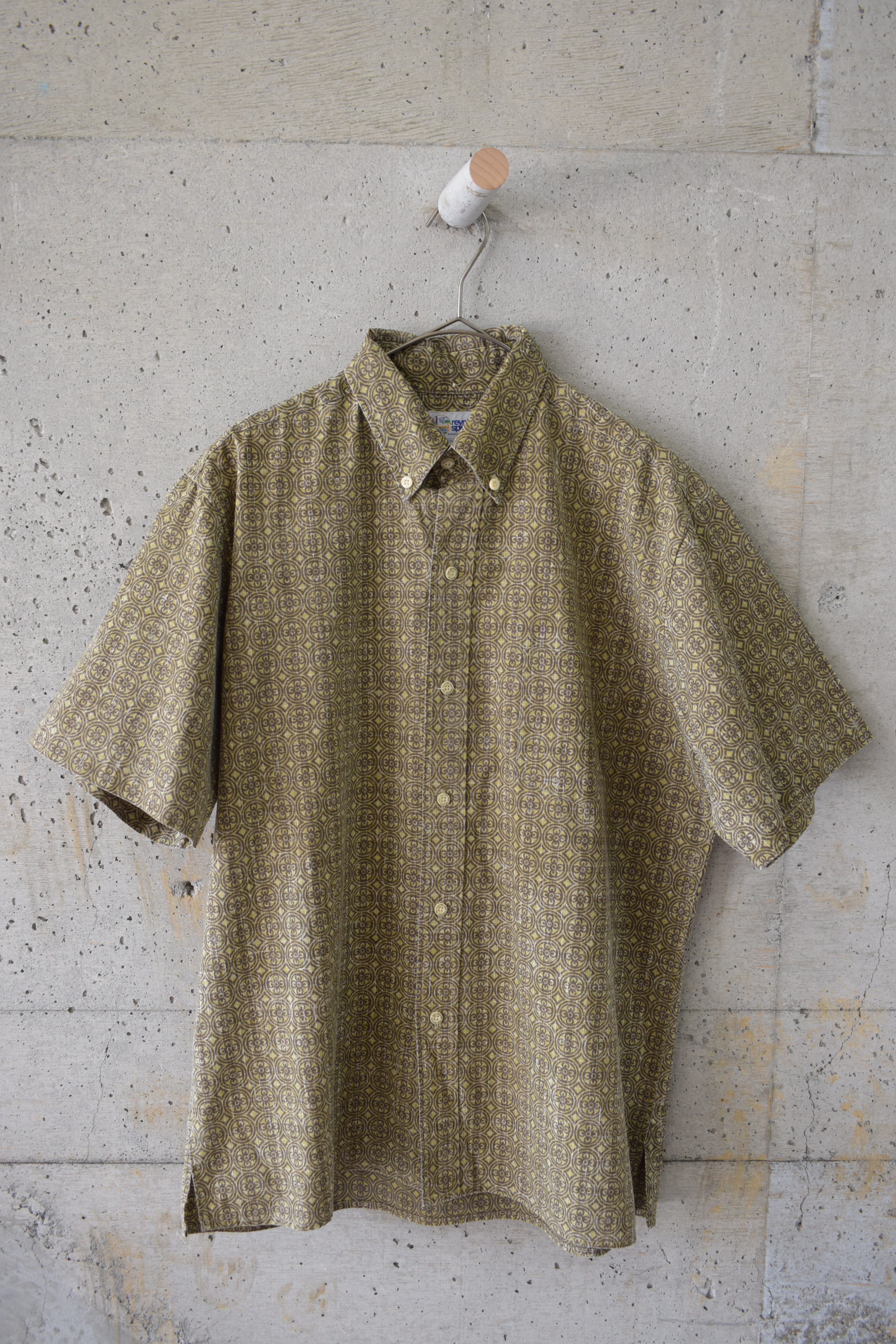 Reverse-fabric Aloha shirt