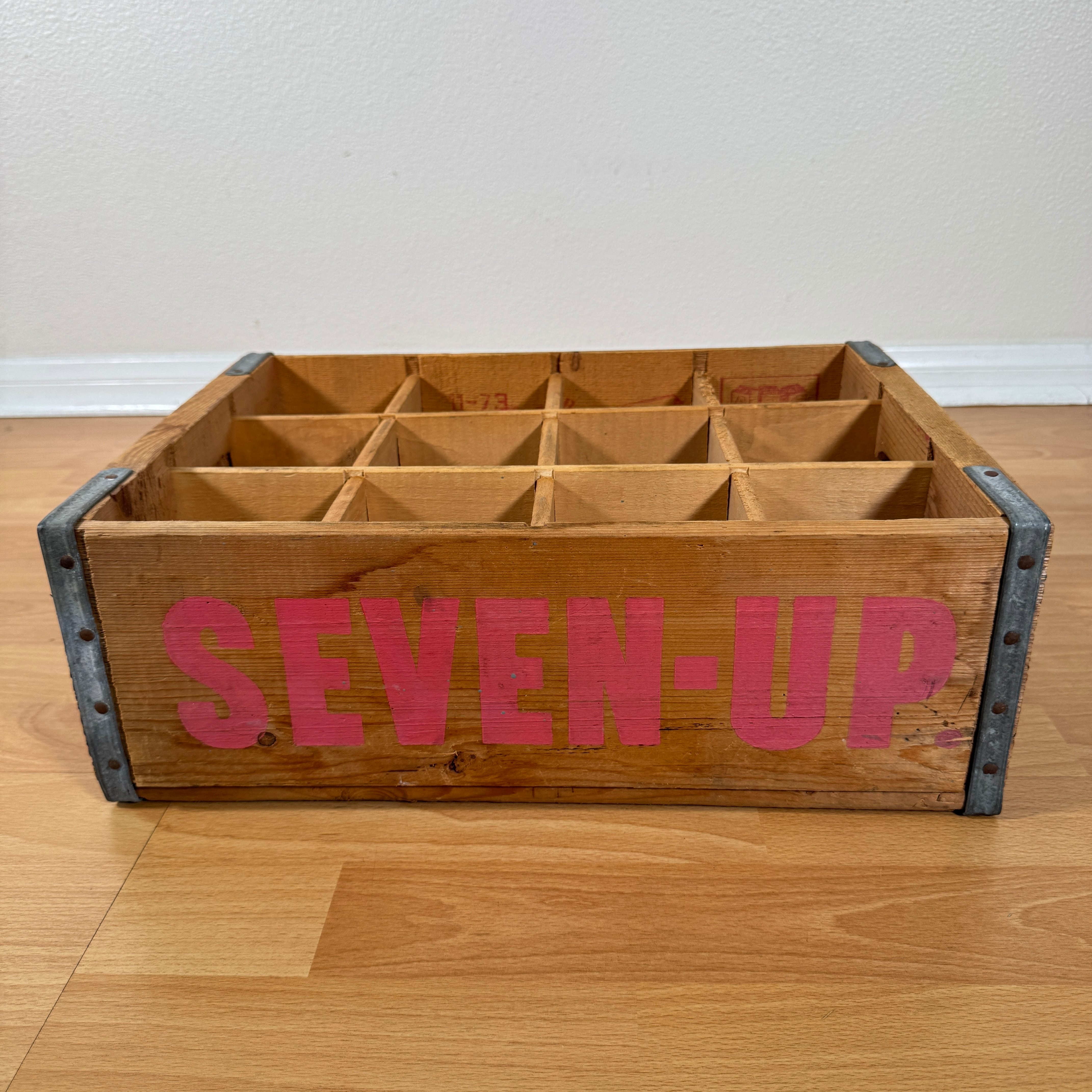 2118【1973年】ビンテージ 7UP クレート 木箱 収納ケース | VINTAGE RUSH