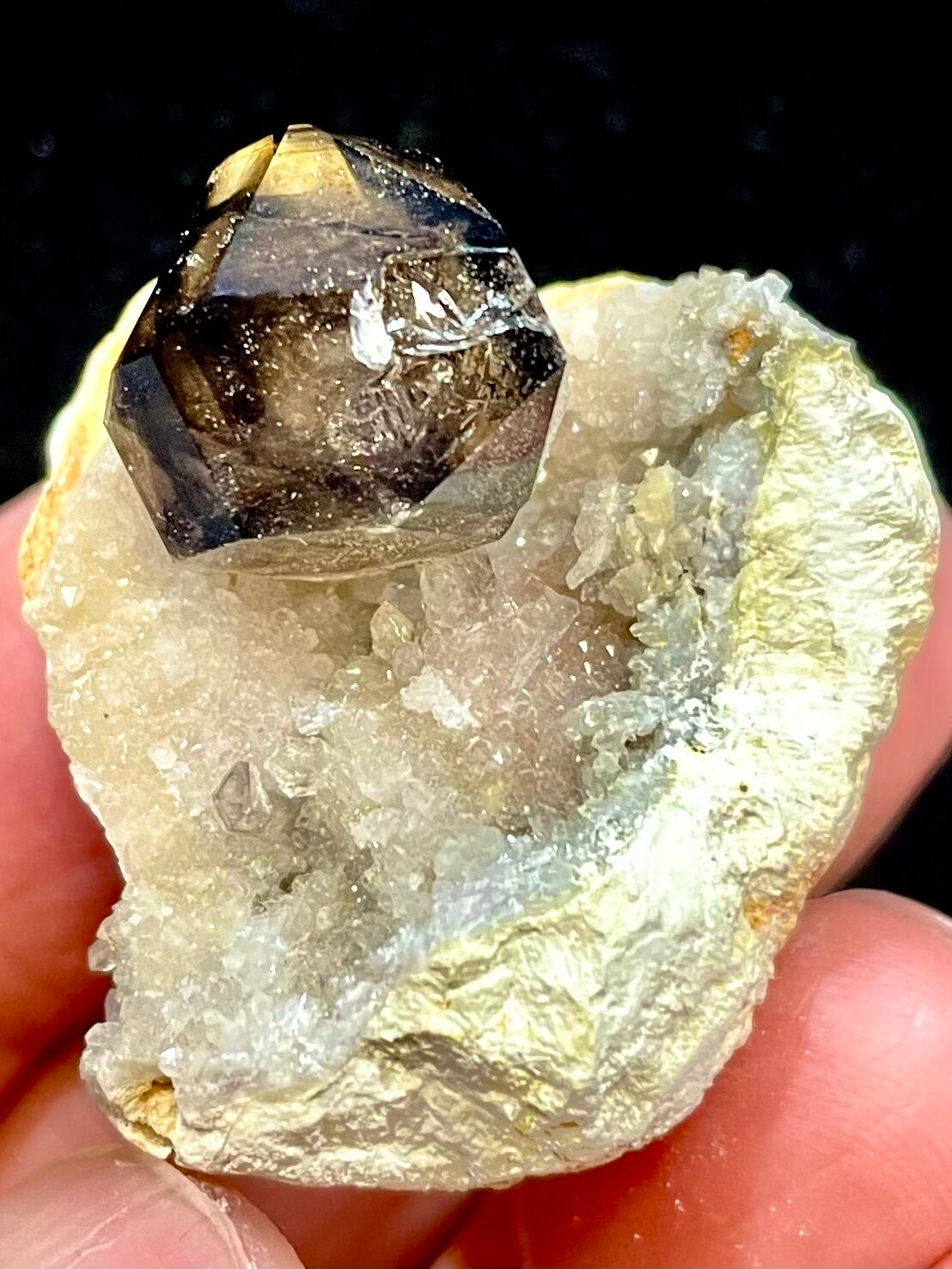 12) アボリジニー「レムリアン・ドリーム」スモーキー・ダイヤモンド母岩付き