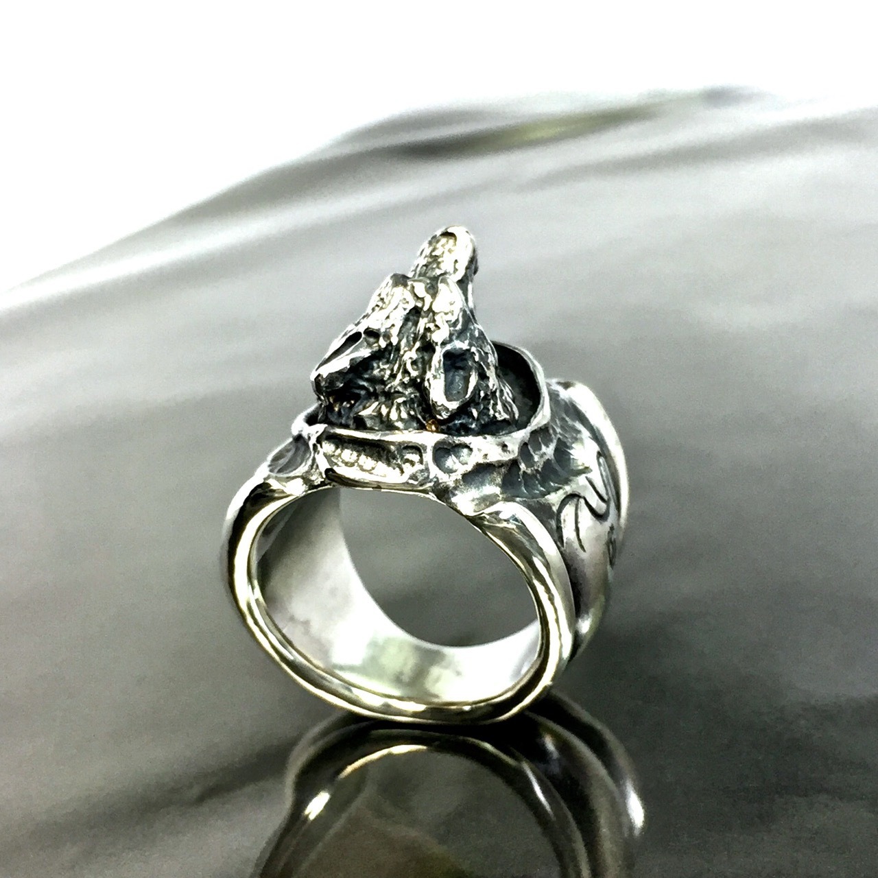 WOLF RING with SAPPHIRE / ウルフリング・サファイアアイズ