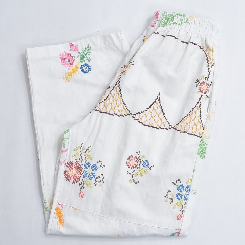 Remakeリメイク 再構築 パッチワーク&フラワー刺繍 デザイン ルーズシルエット コットン イージーパンツ エシカル ホワイト 古着 裏地付き レディースW69~104cm