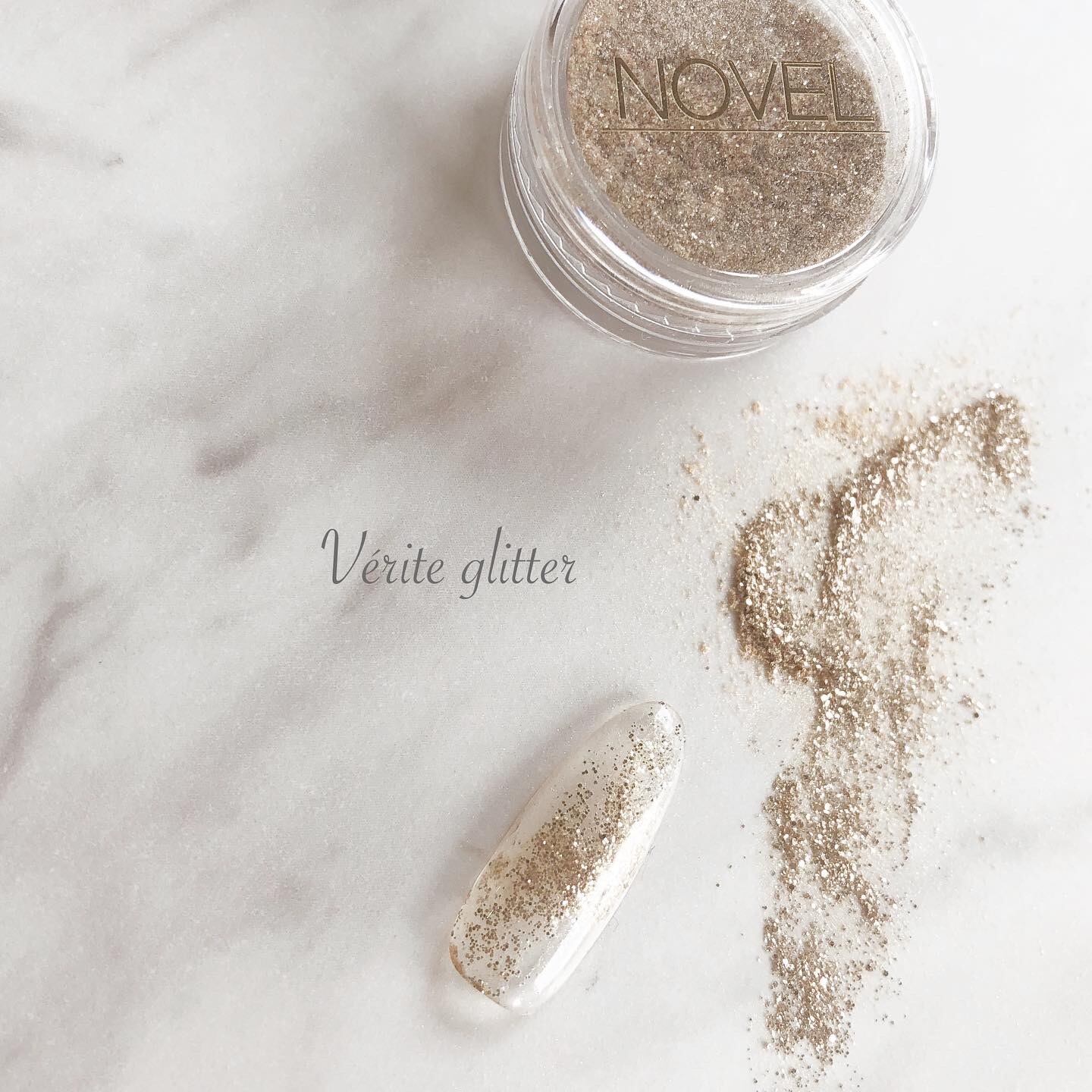 NOVEL シェル・グリッター・箔など 60個セット 収納ボックス付き NOVEL シェル・グリッター・箔など 60個セット 収納ボックス付き