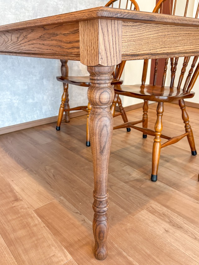 ホワイトオーク材ターンドレッグダイニングテーブル “極細スレンダー”(アンティーク調ろくろ足テーブル) W1400〜2400 4〜8人掛け 引き出し付きダイニングテーブル