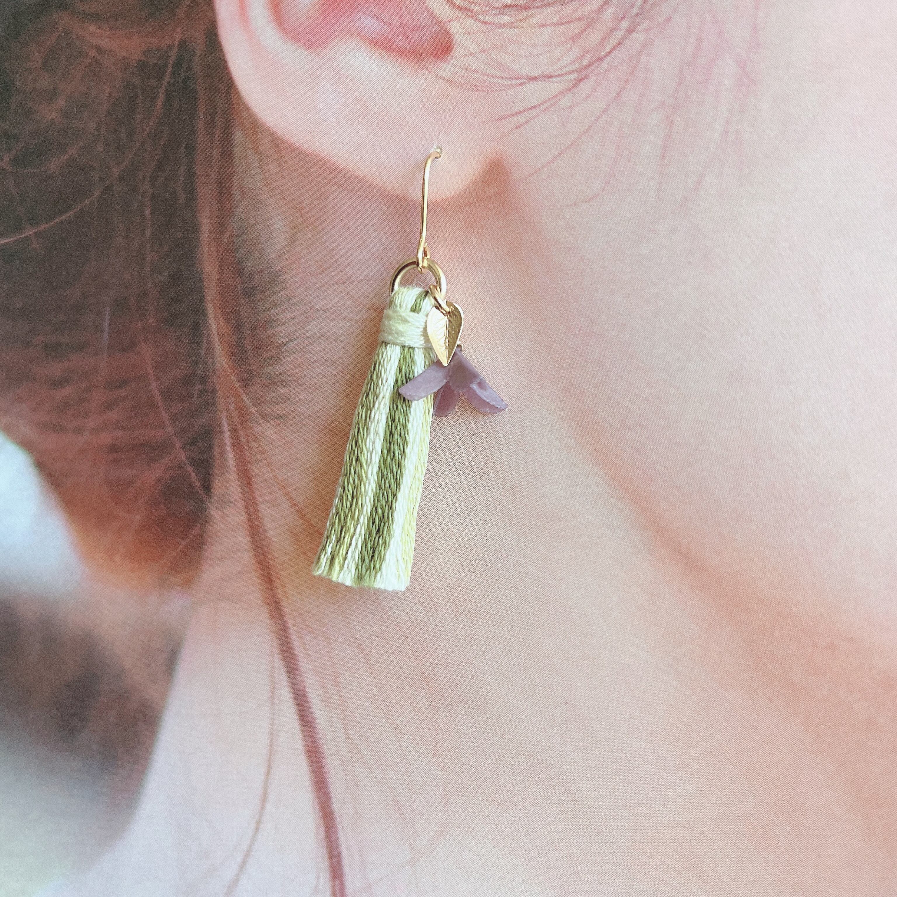 タッセルと小花のピアス/イヤリング（グリーン系） | フララッテ