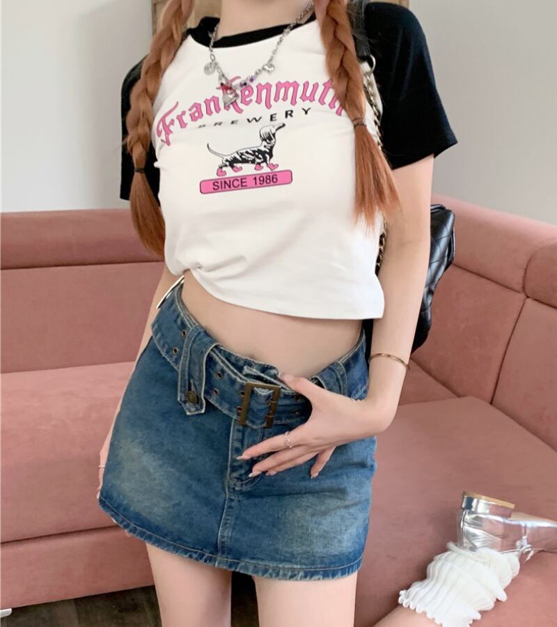 カジュアルだけど色っぽい♪ ドッグ ロゴ プリント クロップド ラグラン Tシャツ トップス カットソー 半袖 ショート丈 タイト フィット  ラグランスリーブ 配色 ヴィンテージ カジュアル 韓国ストリート 韓国ガーリー 犬 アニマル ダックス lamitte deco トレンド 韓国  ...