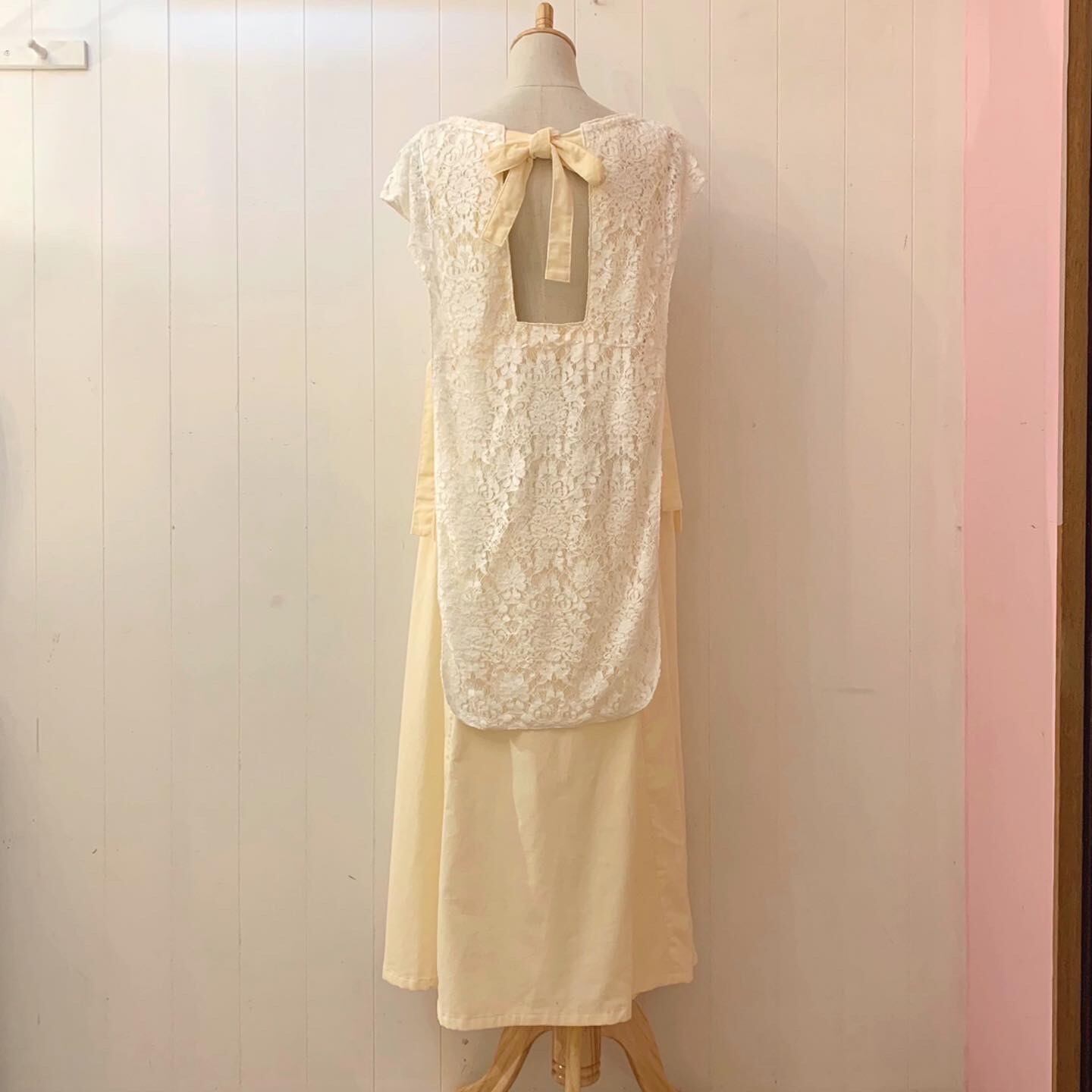 original : landmark jumper skirt / cream × white
