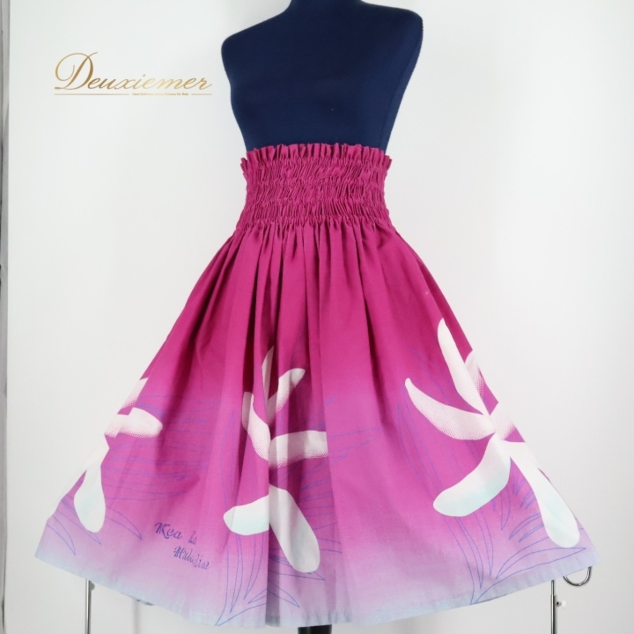 フラダンス 衣装 パウスカート パープル系 エムエムジェイ 日本製 グラデーション 花柄 フラワープリント ハワイアンプリント アロハ レッスン 練習 かわいい 華やか 鮮やか おしゃれ 紫 ホワイト系 ブルー系 白 青 紫系グラデーション 花柄ハワイアンスタイル 鮮やかなデザイン オシャレなフラダンス衣装 ダンスレッスン用 華やかなパープル おしゃれなデザイン アロハスタイル