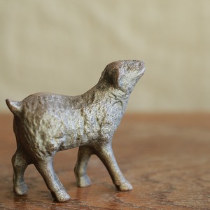 【ご成約品】ずっしり存在感のある、羊の子