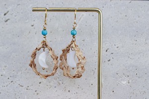 アリゾナターコイズ×三日月と月桃のピアス