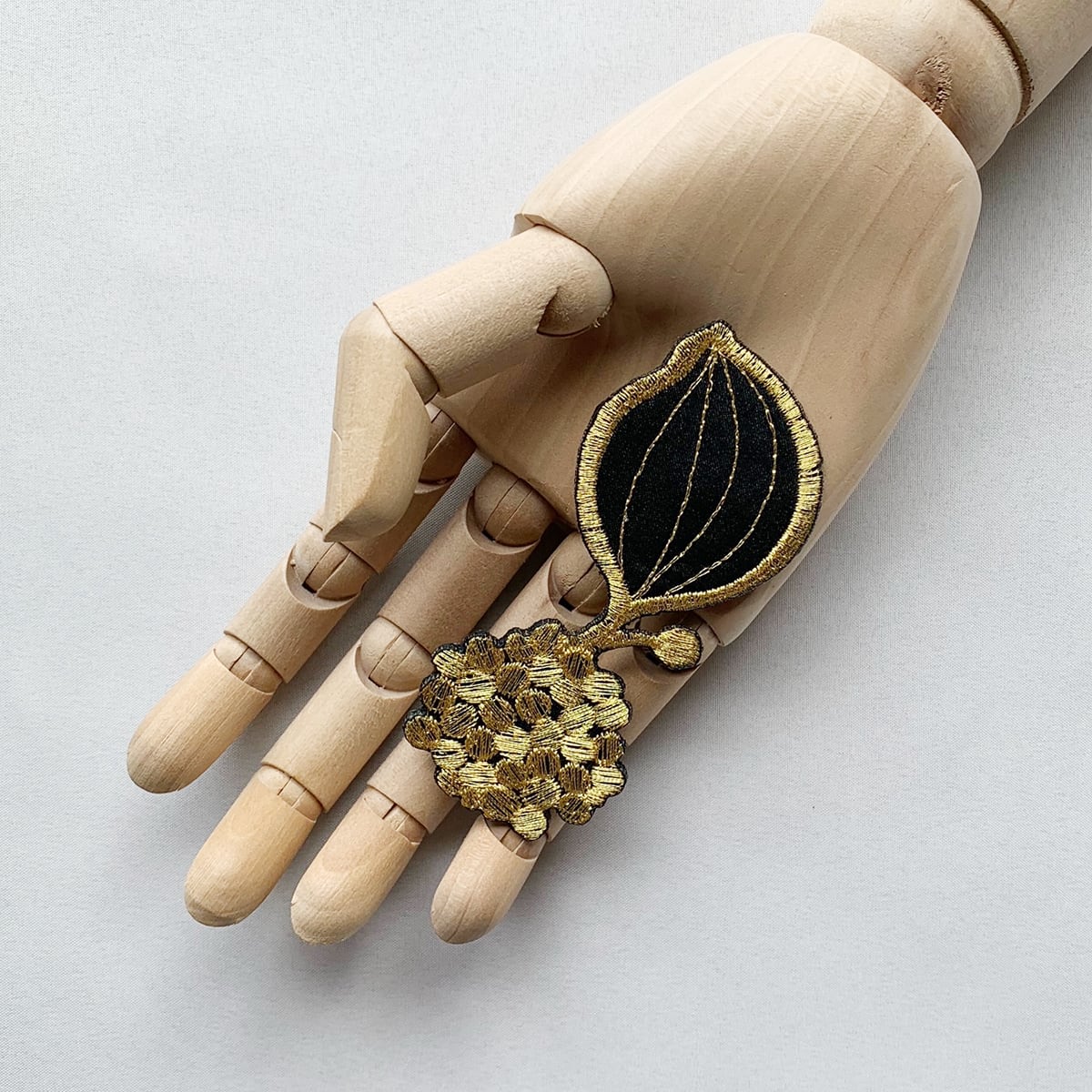 刺繍ブローチ ga.la (br-071)2色