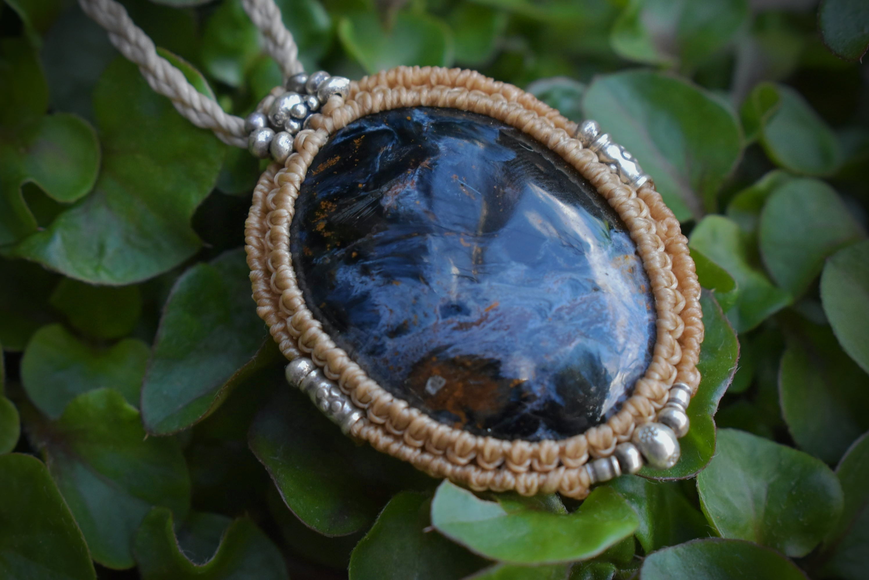 龍昇る芸術★ビーターサイト マクラメペンダントpet001