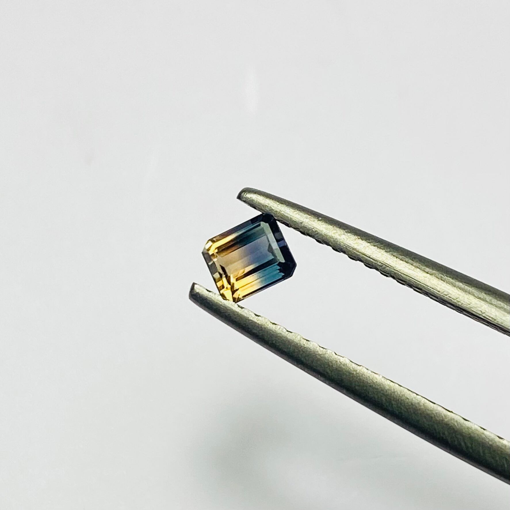 朝焼け?夕焼け?バイカラーサファイア