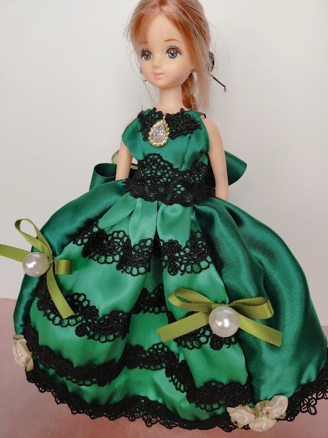 クリスマスシリーズ】クリスマスグリーンのクラシカルドレス