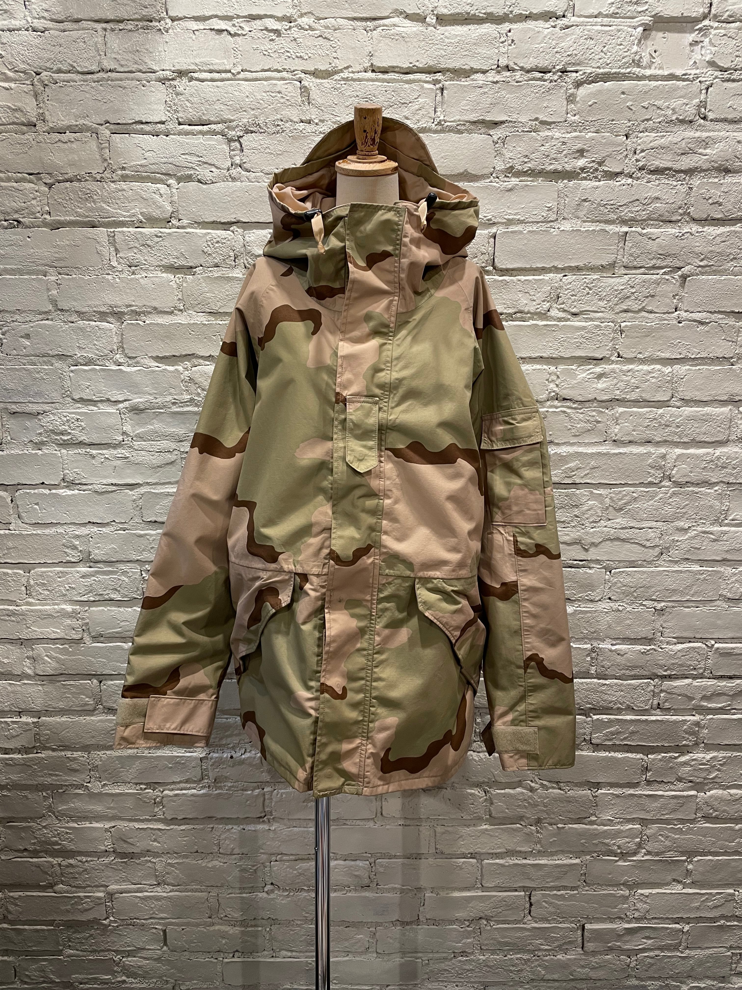 ユニセックス】アメリカ軍 デザートカモ GORE-TEX パーカー  