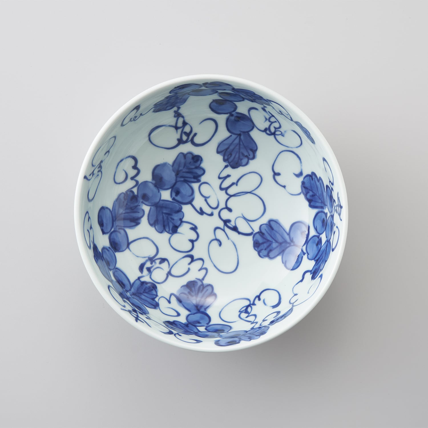 青花】“ぶどう絵” 玉渕6寸丼 | 株式会社 小島芳栄堂 青花】“ぶどう絵” 玉渕6寸丼 | 株式会社 小島芳栄堂