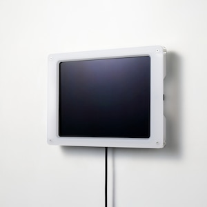iPad壁掛け盗難防止ケース【 T7 】● 12.9インチ＆13インチ iPad用 | 会議室予約システム対応 iPad wall mount