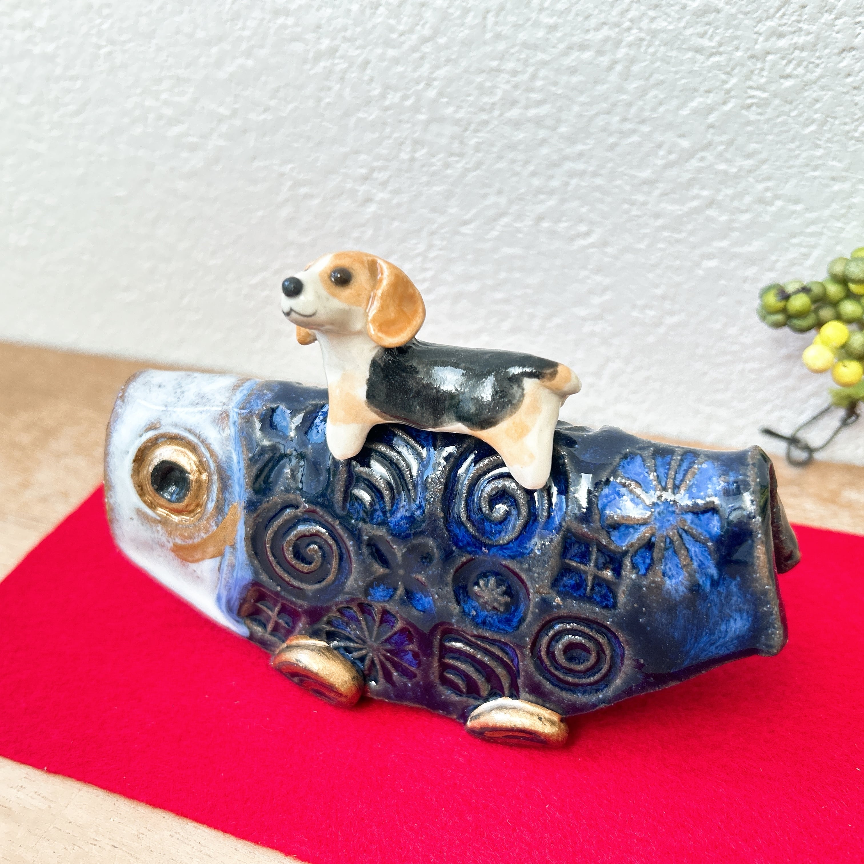 ビーグル犬と陶鯉のぼり | 陶器のことり