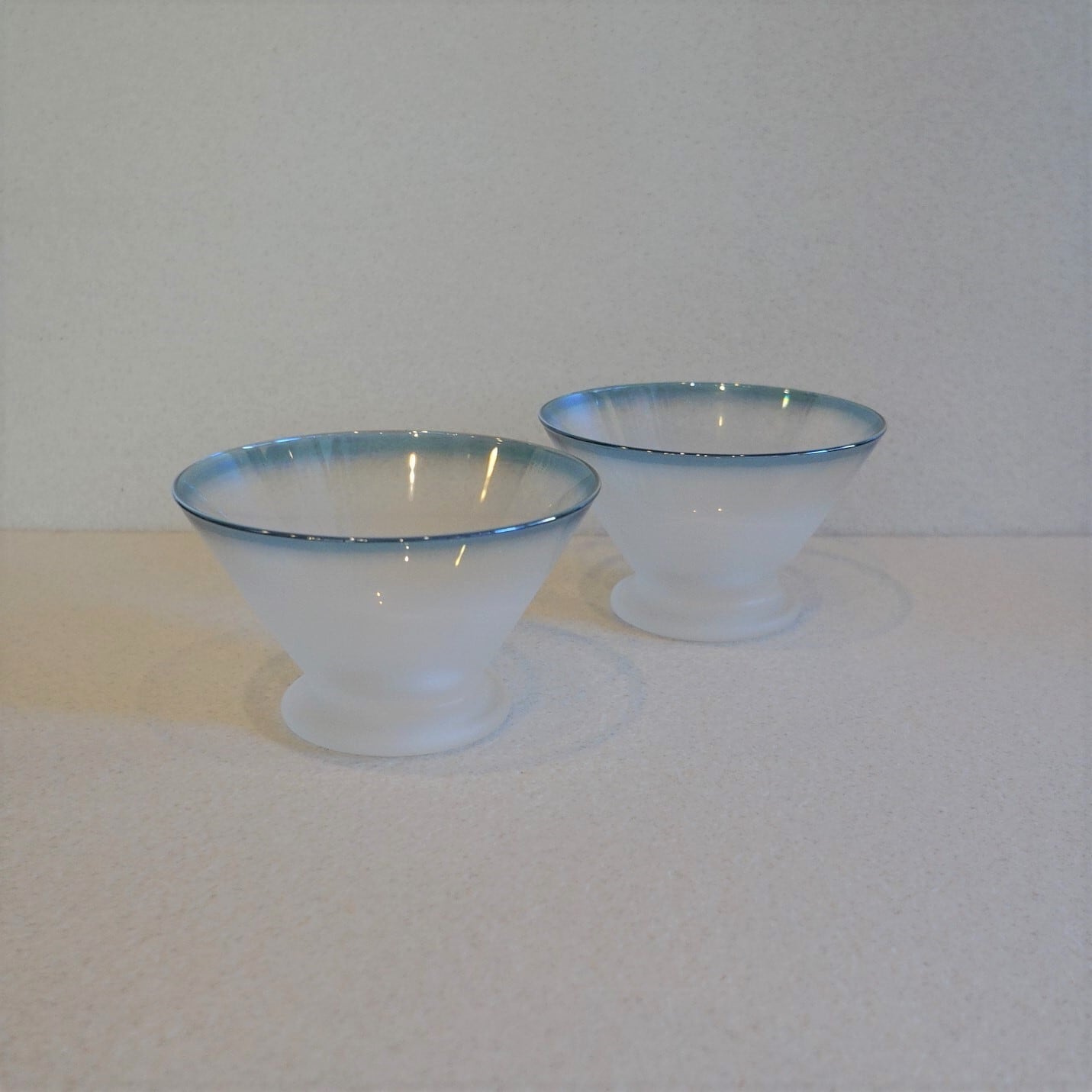 ブルーのふちどりのデザートグラス2個セット