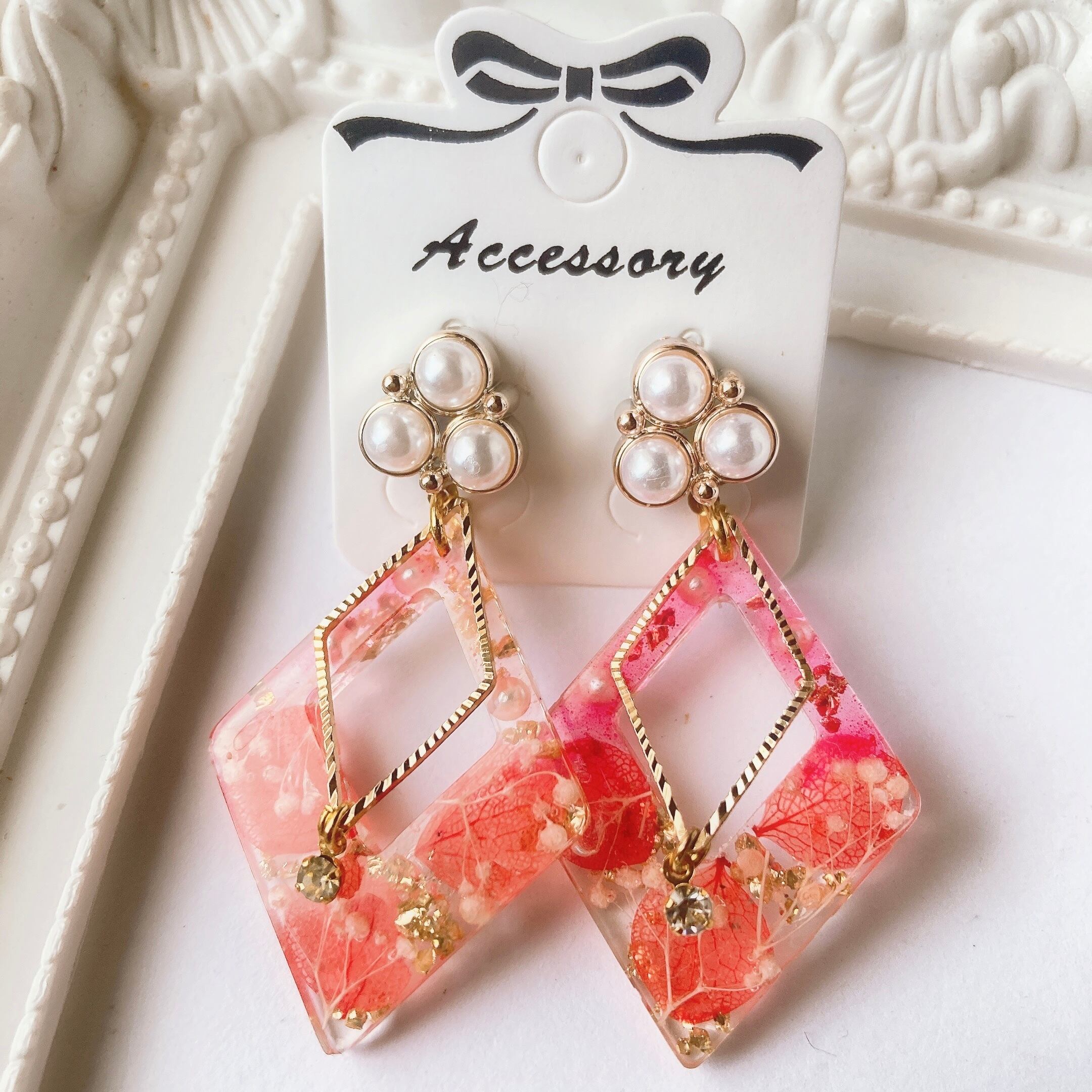 ピアス レジン かすみ草 青 パール チャーム 水色 結婚式 ドレス