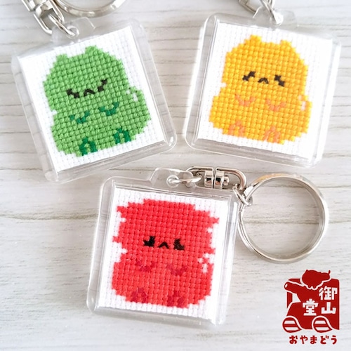 わさからもみじ ぽってりおすわり姿の刺繍キーホルダー(3個セット)