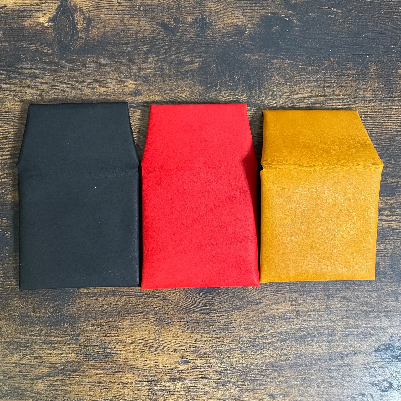 グローブレザー 小物 コインケース  ブラック レッド【国産牛革】