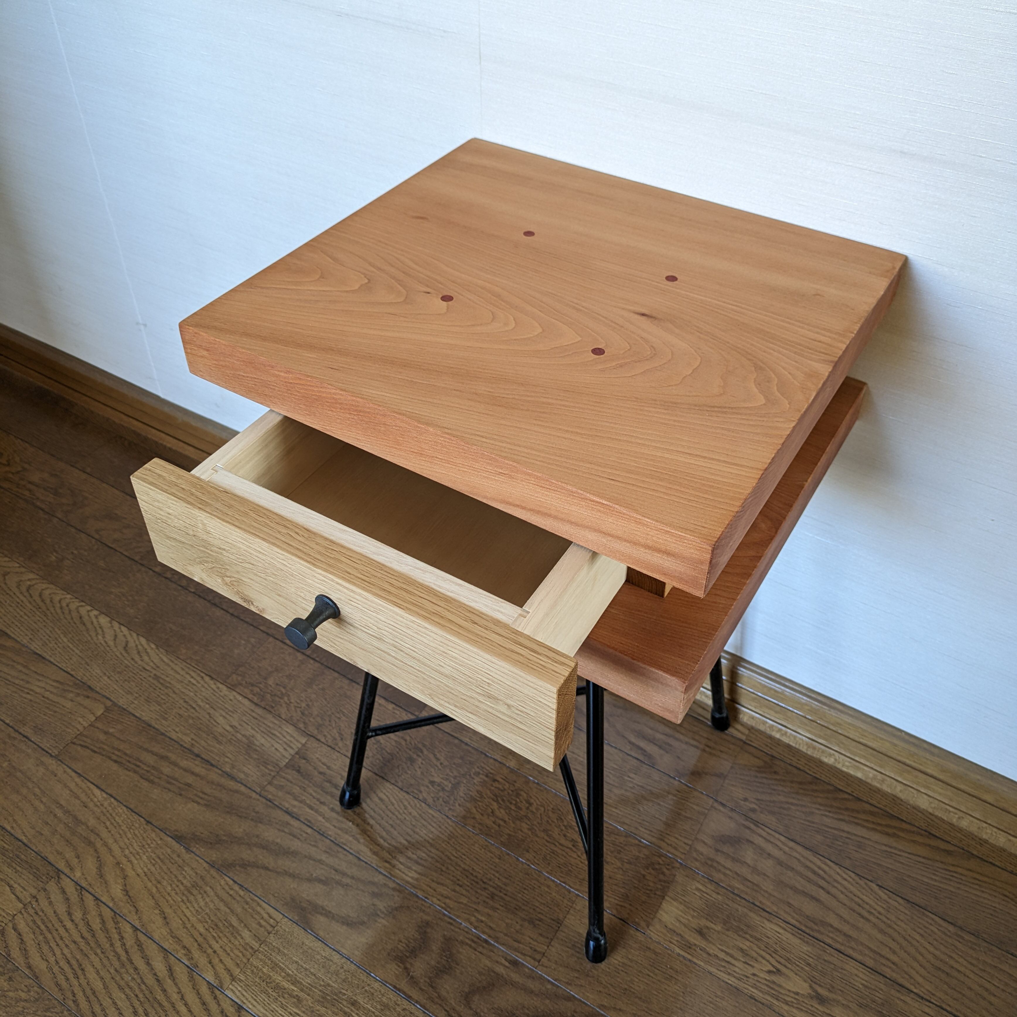 【ハンドメイド】レコードサイドテーブル【リメイク家具】 リメイク家具｜サイドテーブル | plus den furniture.