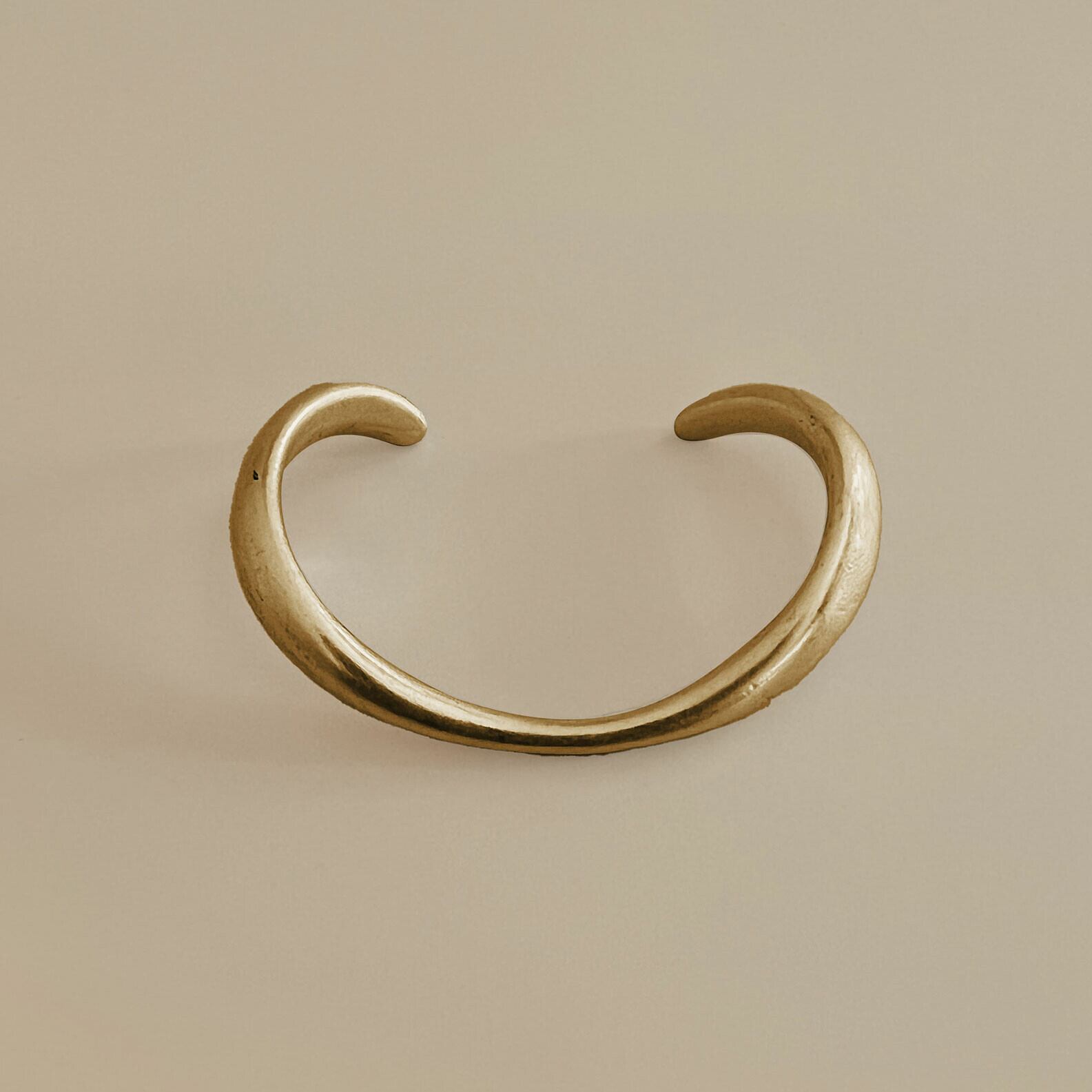 【SELECT】カーブメタルバングル　マット　艶消し　ボリューム　ニュアンス　大人カジュアル　ブレスレット　韓国製