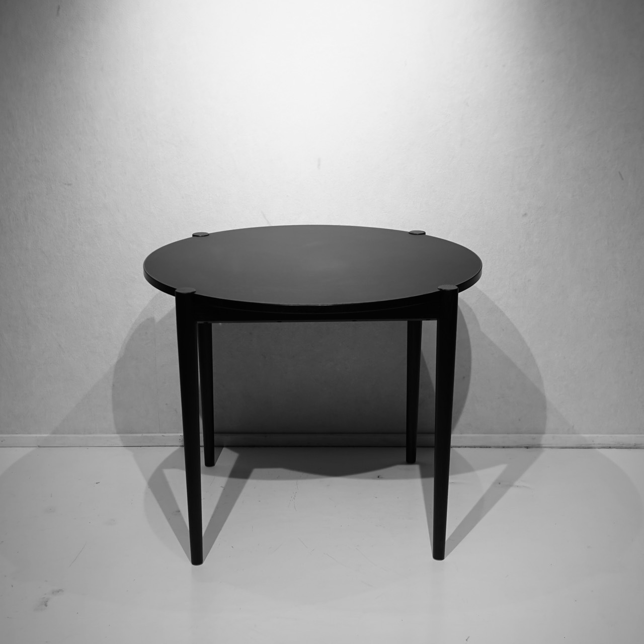 IDEE イデー NOVA DINING TABLE ROUND 900 ノヴァ ダイニングテーブル ラウンドテーブル 円形 テーブル ブラック モダン ミニマル ホテルライク