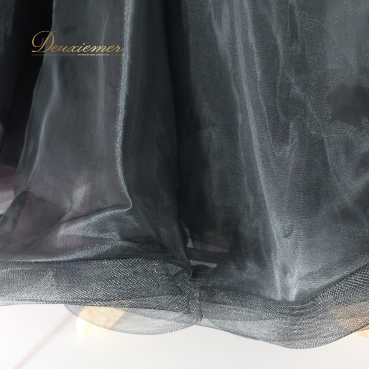 社交ダンス 衣装 スタンダードドレス ワンピース ドレス スタンダード 黒 ピンク フロート レース デモ 競技 パーティ 発表会 ベロア ボリューム 綺麗 ブラック系 ピンク系 華やか 大きなフロート スカート3枚重ね おしゃれ かわいい ステージ衣装 パフォーマンス用 ゴージャス リボンデザイン エレガント