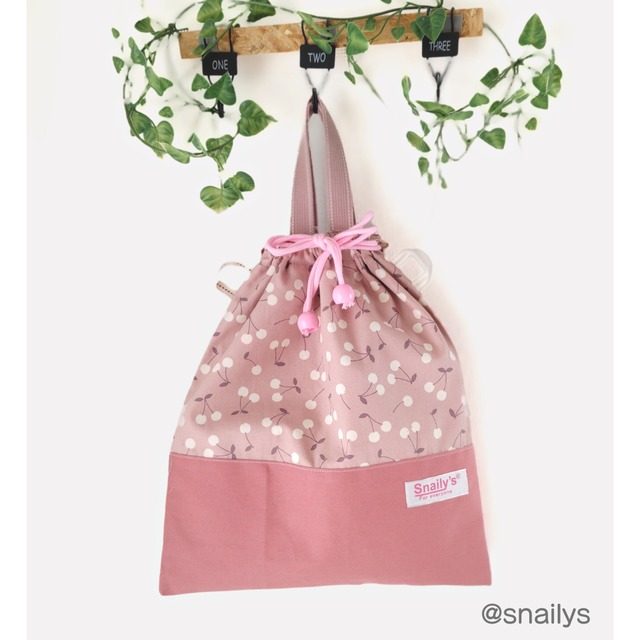 シュッと開けられるお着替え入れ-さくらんぼ