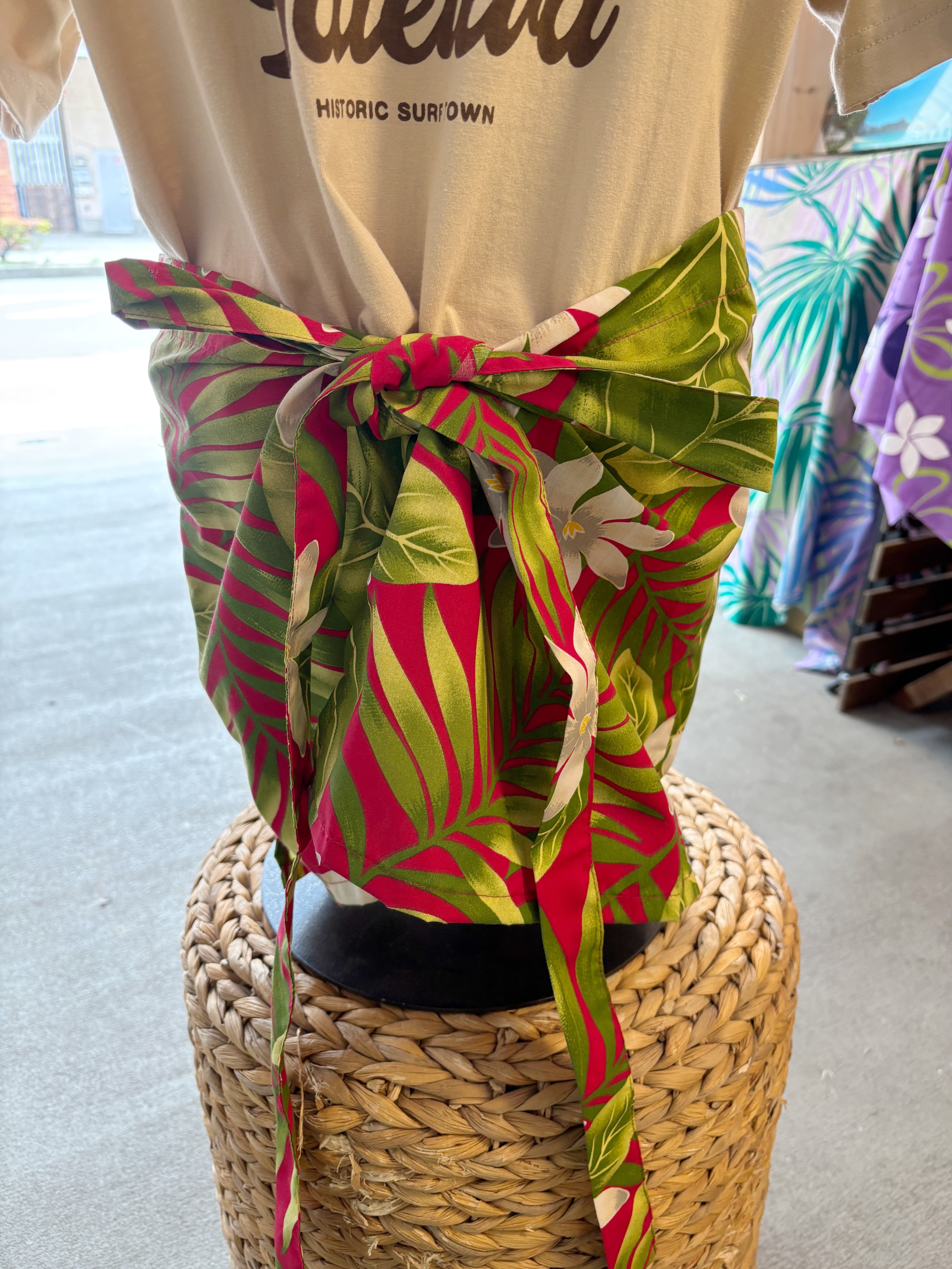 ハワイ限定商品を安心の国内配送で！【アロハエプロンズ/ Aloha aprons