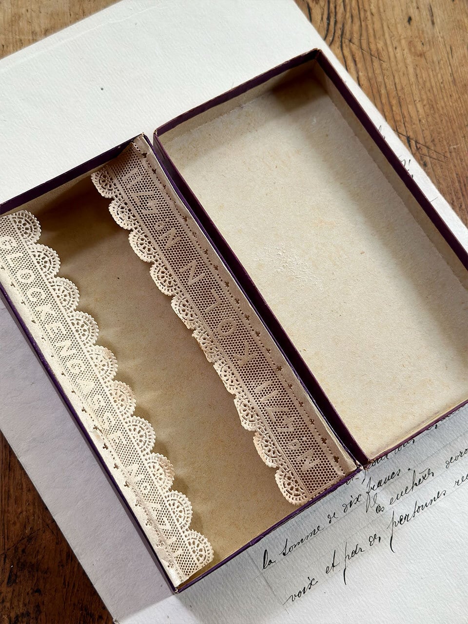 バイオレットの香り 石鹸の紙箱 ソープボックス | Brocante de La