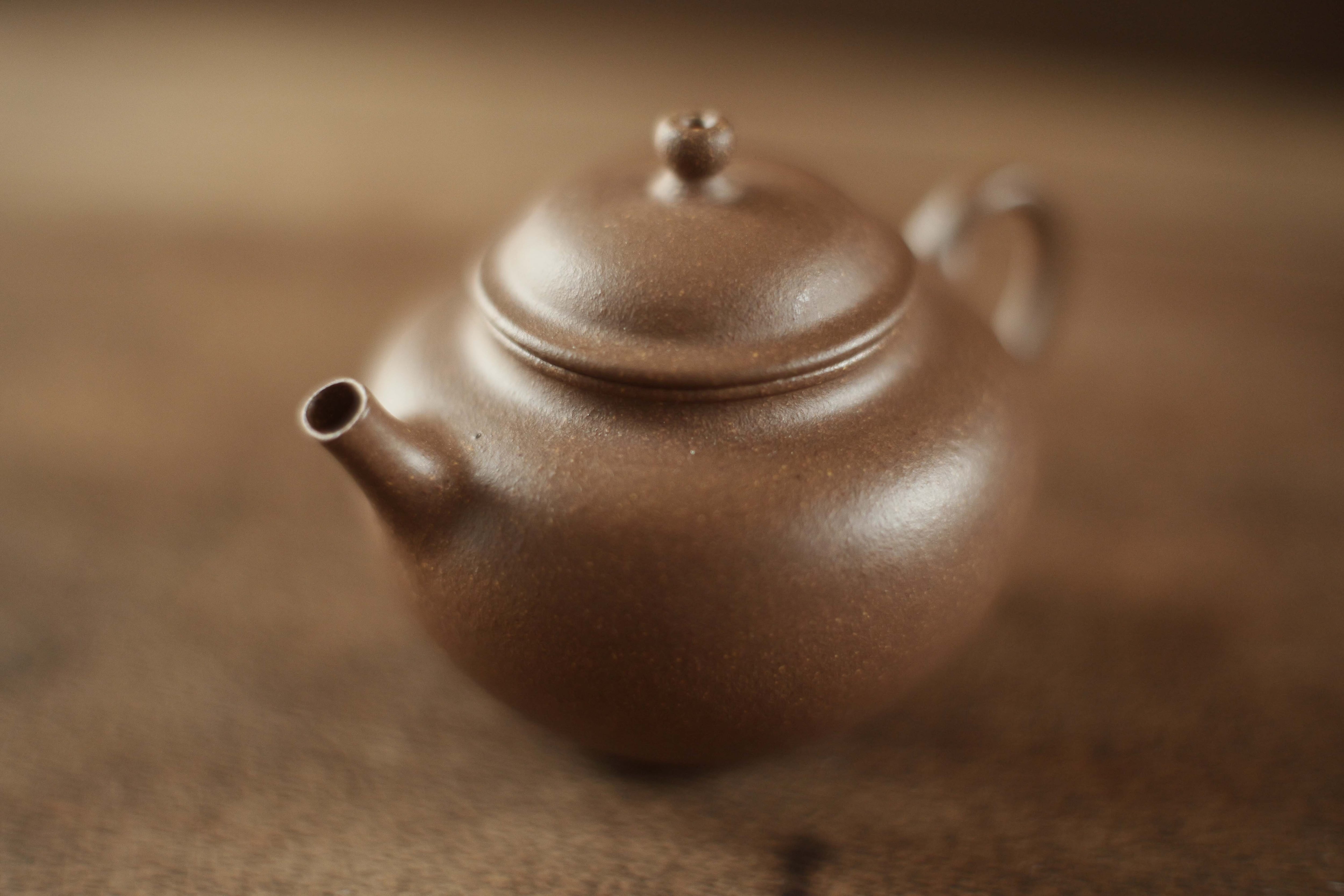 宜興紫砂壺「掇球（てっきゅう）」・黃竜山老段泥 | 北白川糕糰店