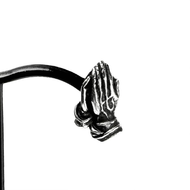 プレイングハンズスタッドピアス