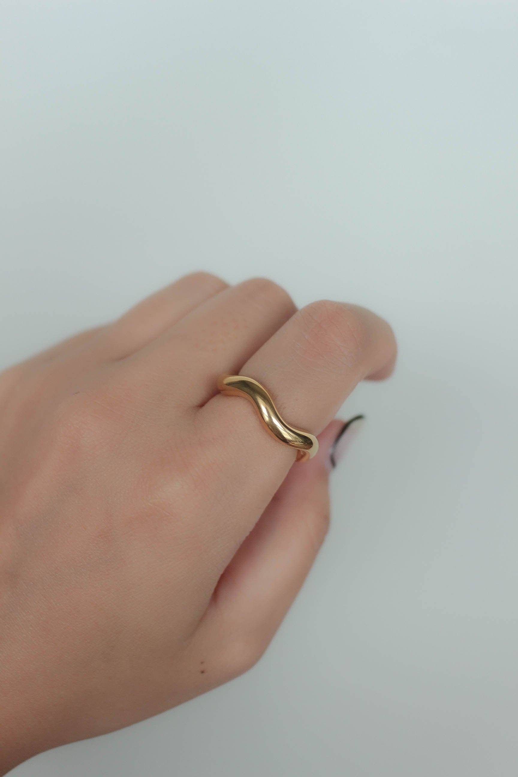 Wave Tube Ring / Wide | 金属アレルギー対応のアクセサリー ebine