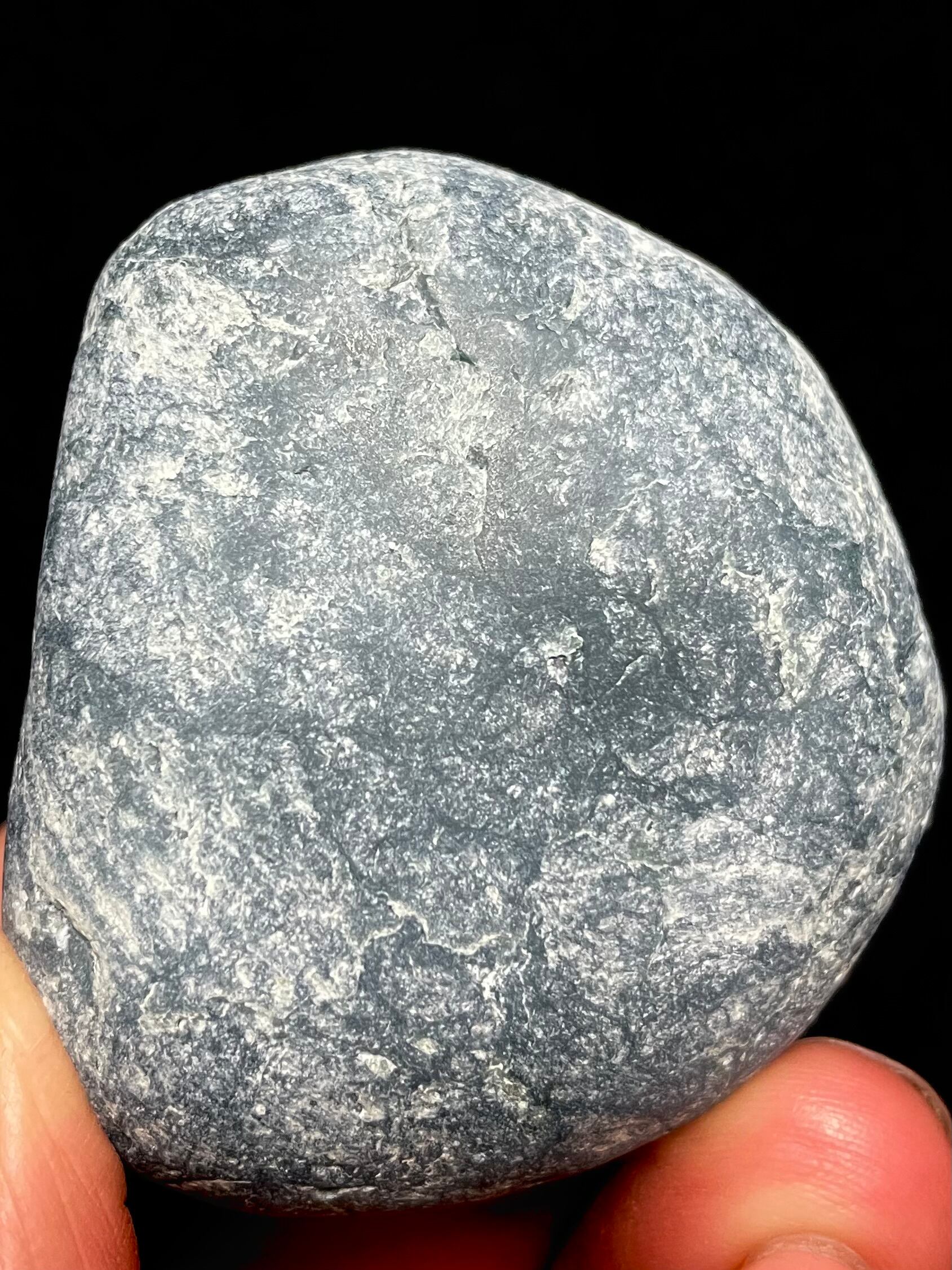 4) 日本人の「心」に寄り添う御守り!成熟した心魂「糸魚川ネフライト」軟玉・中型