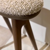 便利に使えるちょい掛けスツール　木部：グレイリッシュブラウン