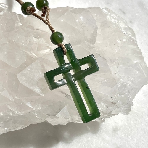 【超美石】カナダ翡翠　ネフライト　クロス　ペンダント　2288
