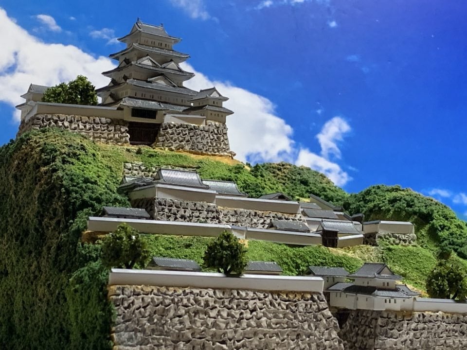 044☆[完成品] 名古屋城 1/700 天守閣周辺のみ ケース付き ミニサイズ