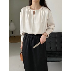 ラウンドネック サテンブラウス 10019