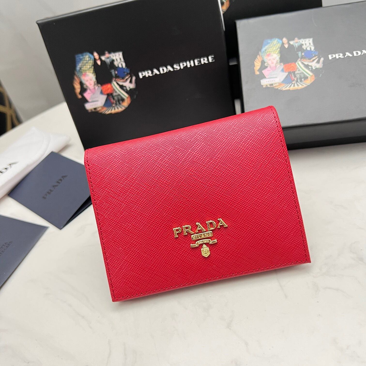 PRADA 二つ折り　サフィアーノ　レッド