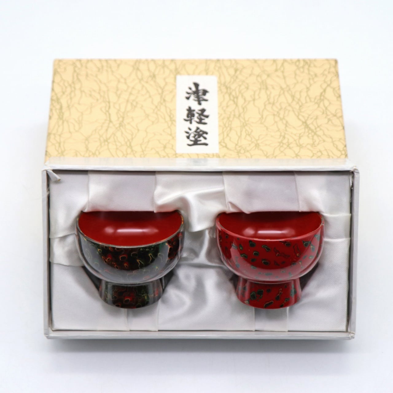 津軽塗　ぐい呑み2個セット　急須台2個セット 津軽塗（唐塗）バカ塗り・ぐい呑み・2客揃・酒器・漆器・No.221028-22