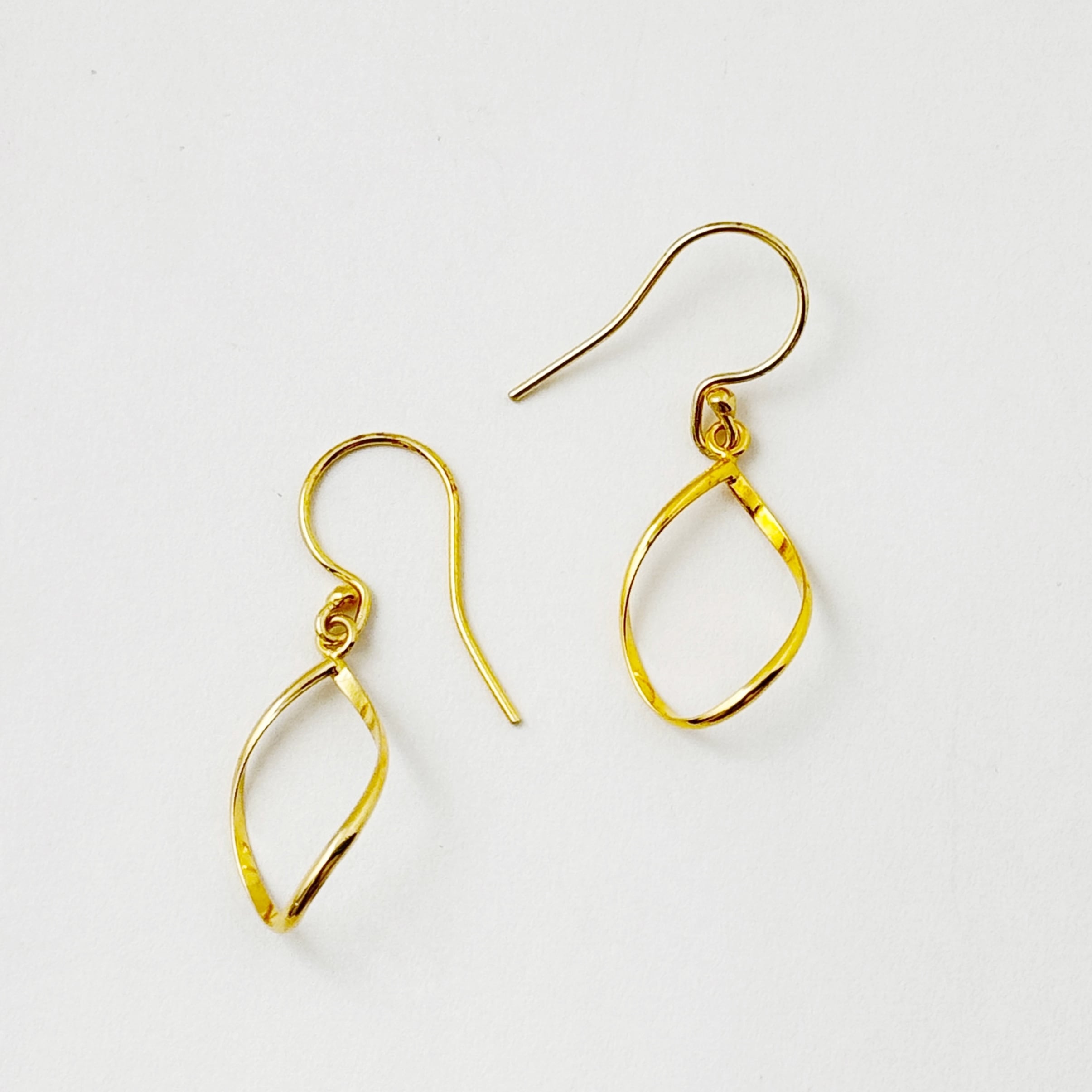 Lagoon Original Gold Coating ミニ 流線 フック ピアス | 【公式通販