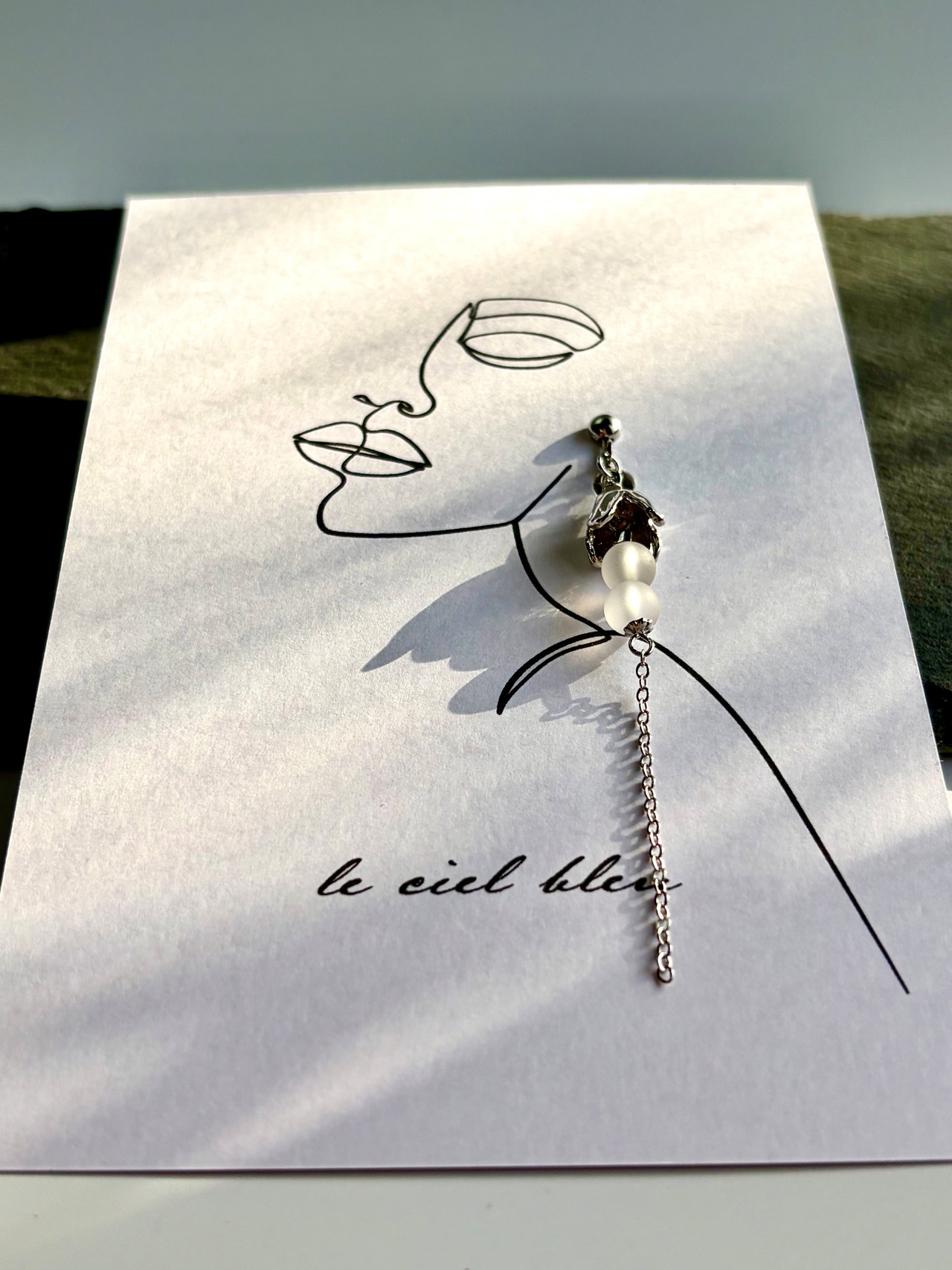 垂れ下がるこの花の実は　水晶　ゴールド／シルバー