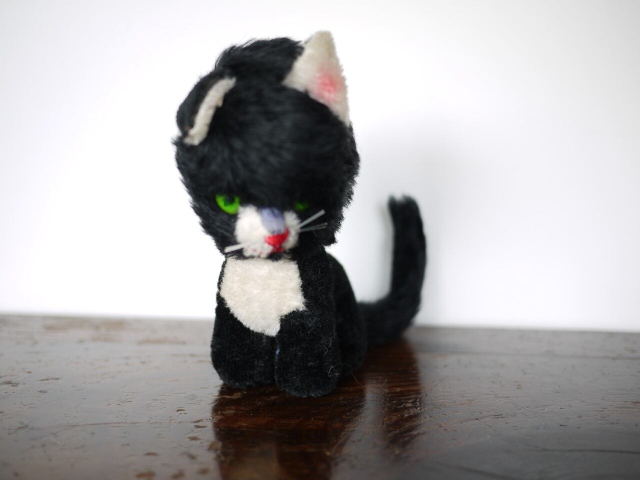 黒猫のぬいぐるみ 緑の目 ハチワレ 東欧ヴィンテージ