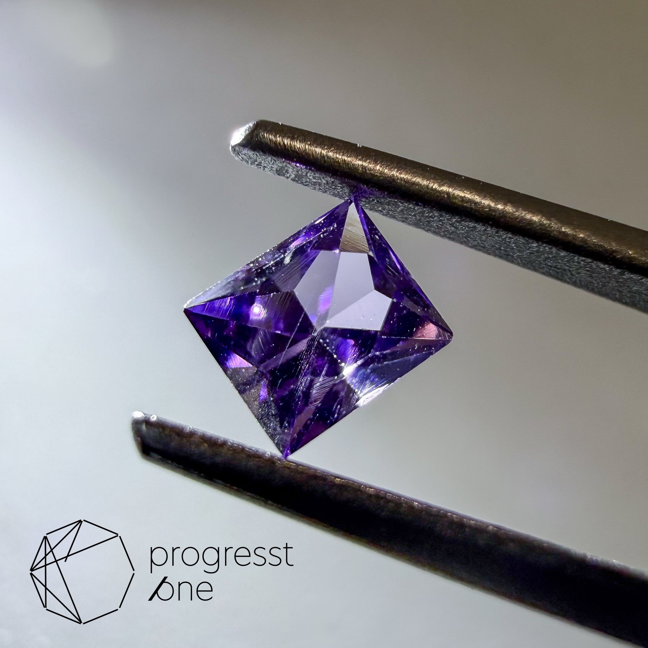 マリアライト(ﾊﾟｰﾌﾟﾙｽｷｬﾎﾟﾗｲﾄ)0.35ct | progresstone