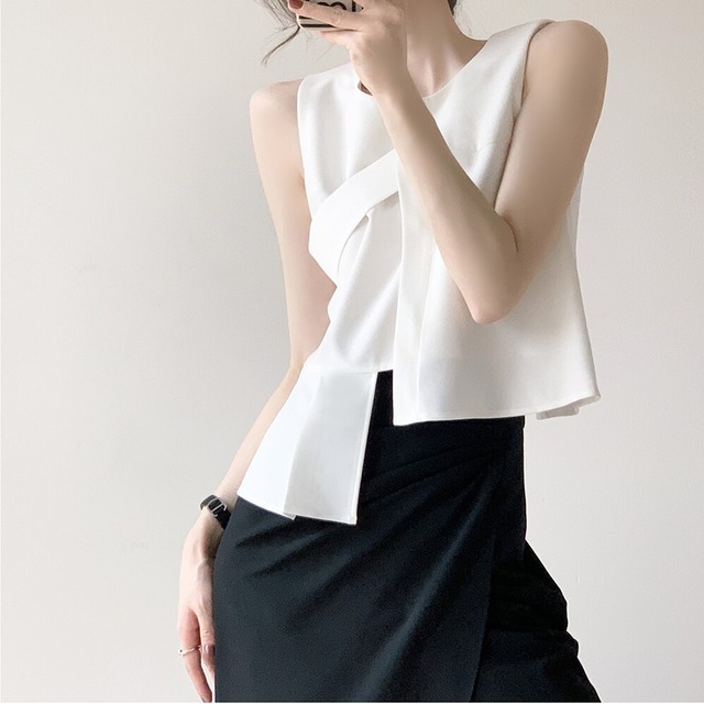 レディース トップス ベスト ノースリーブ ラウンドネック 不規則 ファスナー 大人可愛い きれいめ 上品 おしゃれ かっこいい ラフ ガーリー ルーズ クール エレガント フォーマル 都会的 ロマンティック セクシー 無地 チェック 春 夏 通勤 デート お出かけ お泊まり パーティー イベント 旅行 レストラン 女子会 休日 ホテル ショッピング コンサート カフェ 韓国 コーデ 楽ちん プレゼント 普段使い モテ インスタ映え S M L ホワイト ブラック