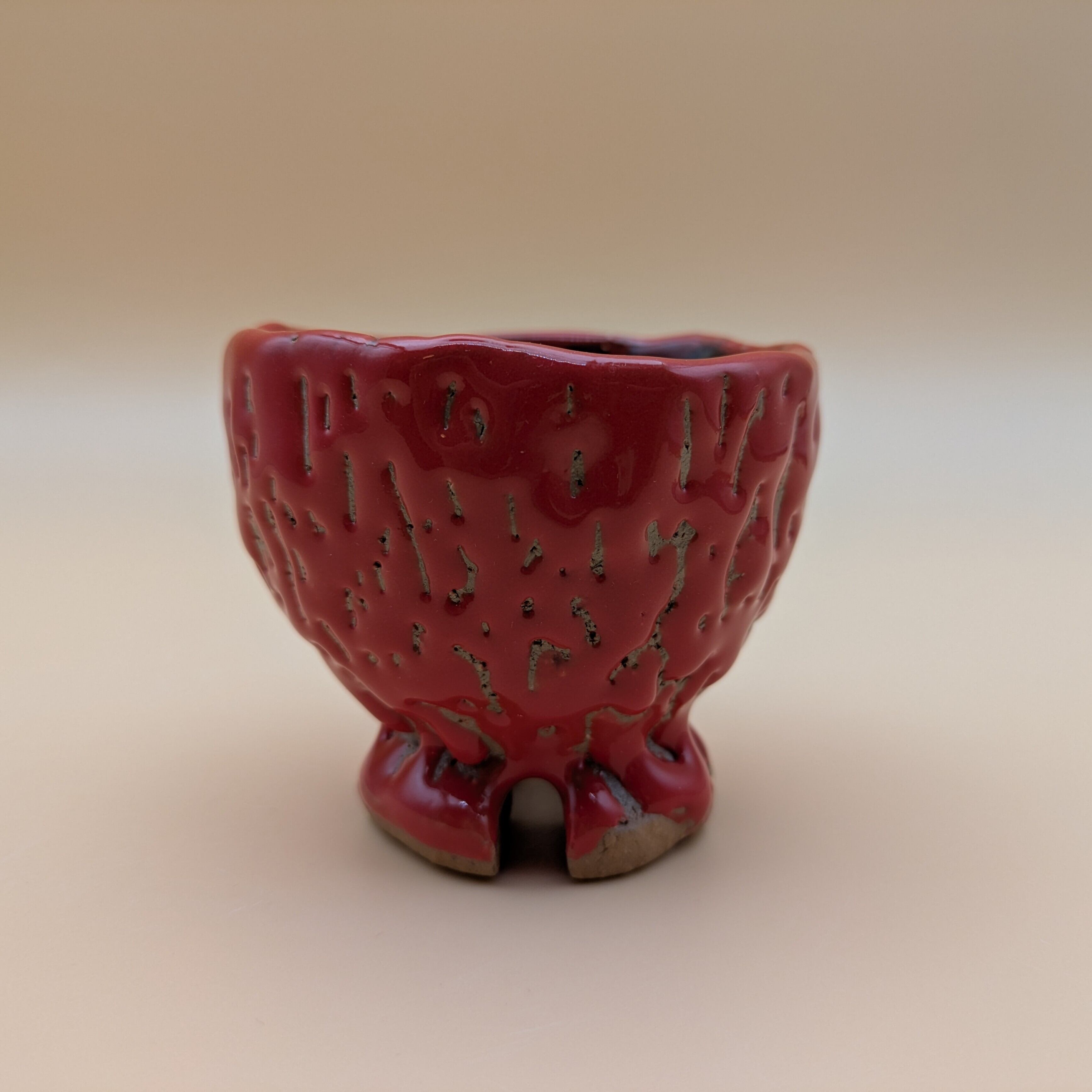 萩焼】 ぐい呑み 7.2cm （赤釉辰砂 鬼萩 暗金色結晶釉 四つ足高台） お
